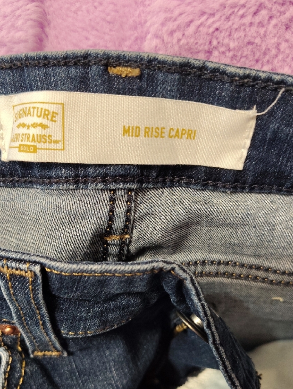 Levi's Signature Studio Dark Blue Cropped Cuffed Jeans These Are Capris - Picture 3 of 4